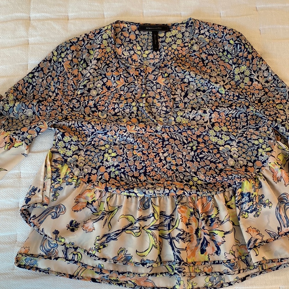 BCBG Max Azria floral floaty top Size XS EUC